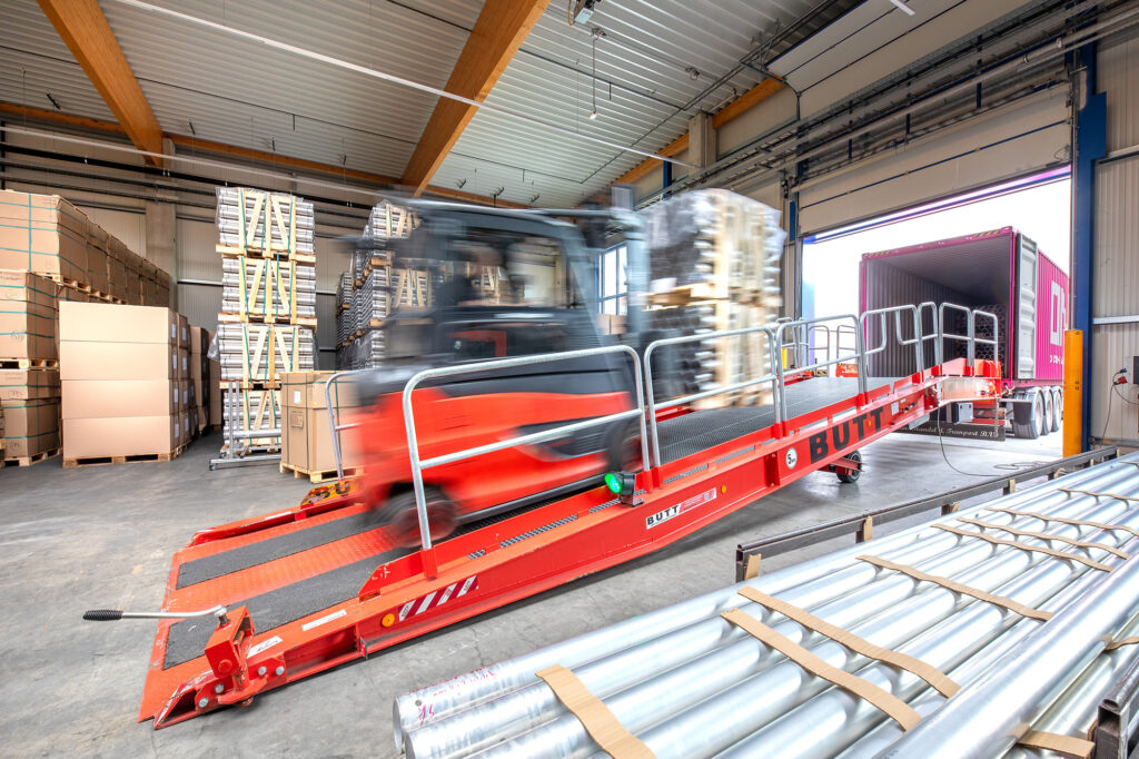 ALUwerk – rote Rampe im ALUwerk